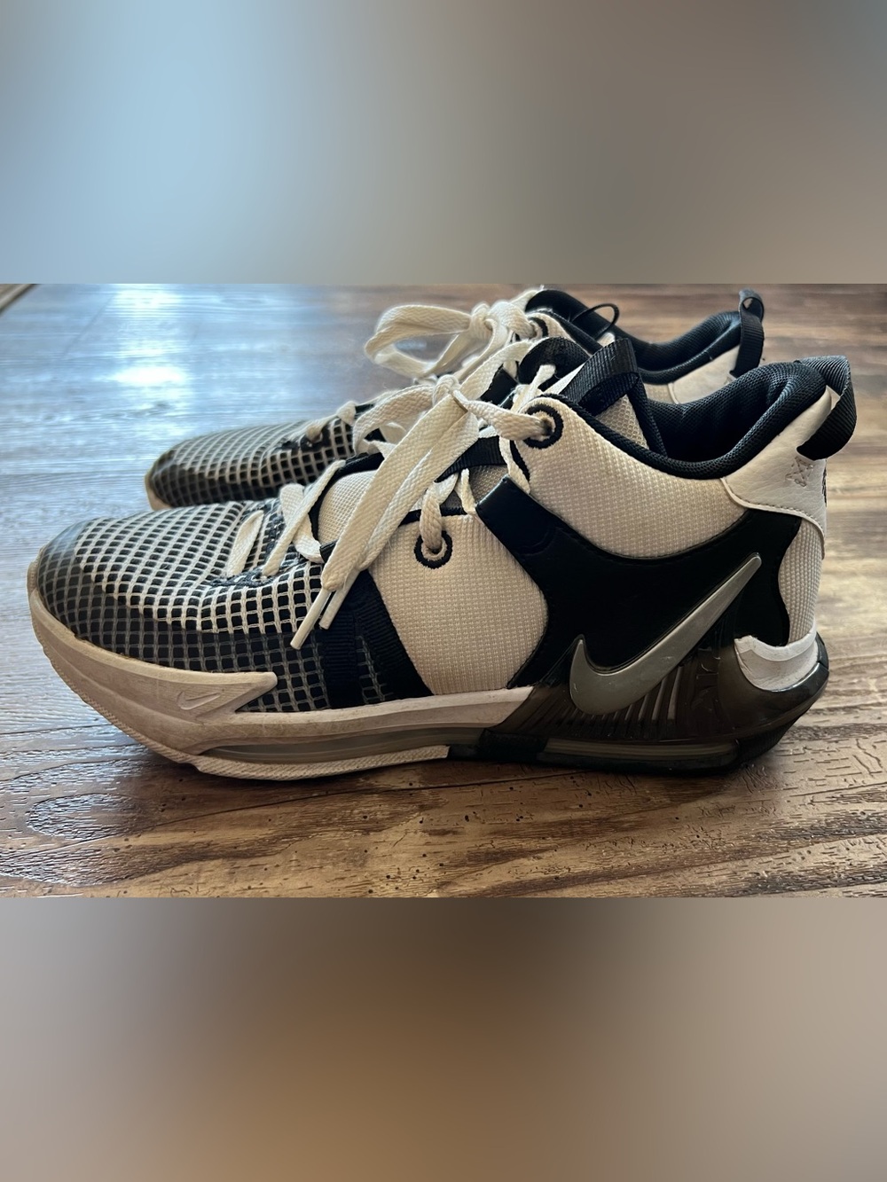 Nike Men’s LeBron Witness Black and White Sneakers